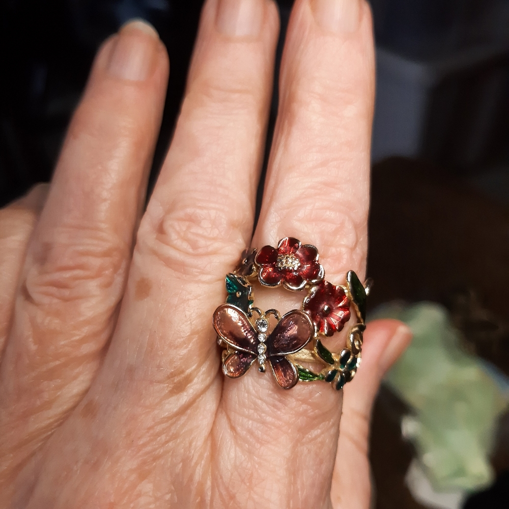 Open Floral Enamel Ring - Picture 4 of 4